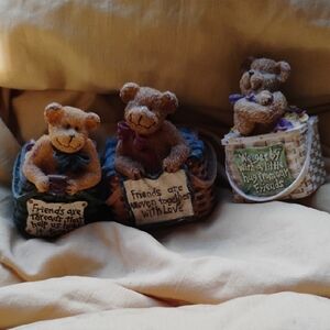 Adorable Bear Figurines with Heartfelt Messages